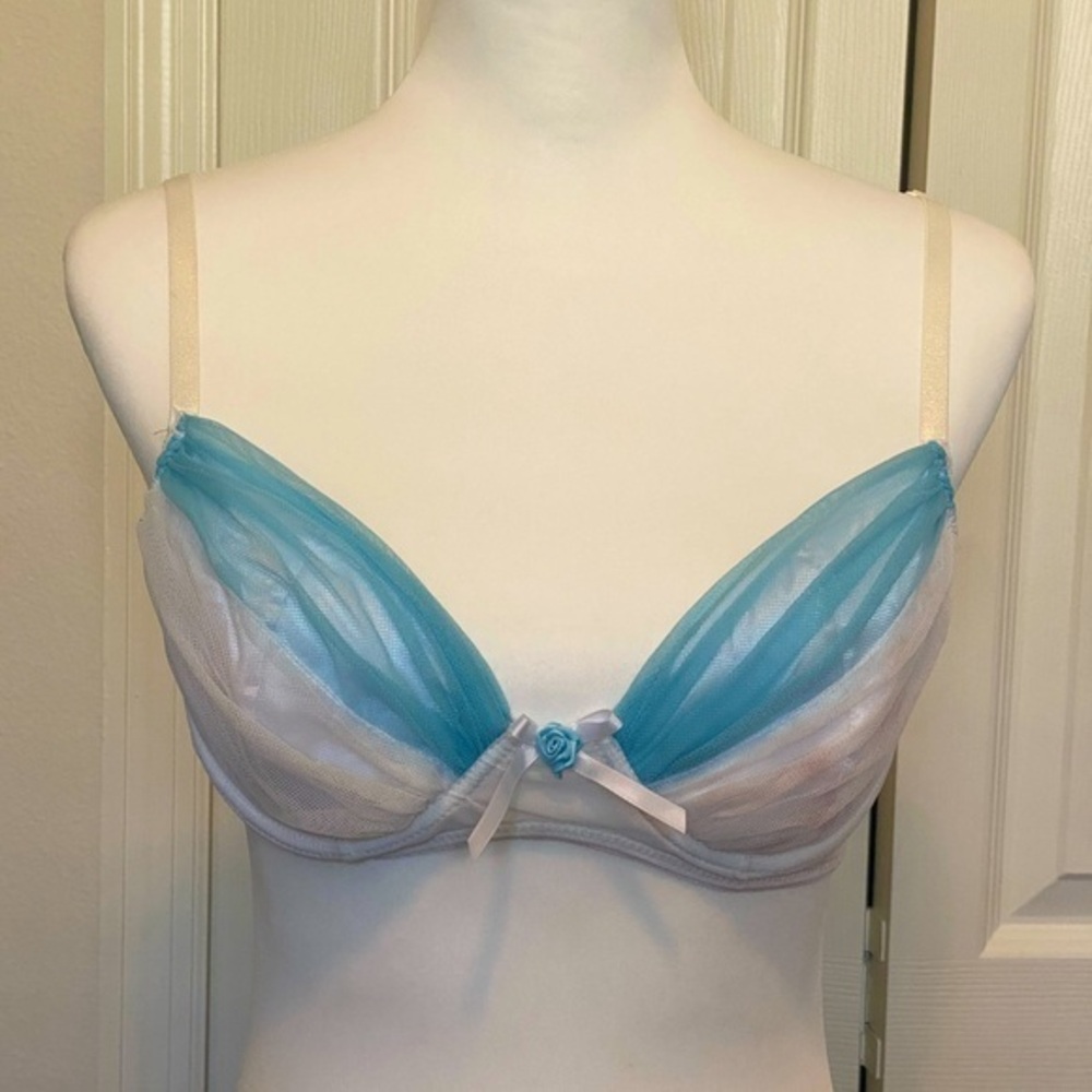 c2000s FREDERICK’S OF HOLLYWOOD Bridal White & Blue Tulled Bra 34